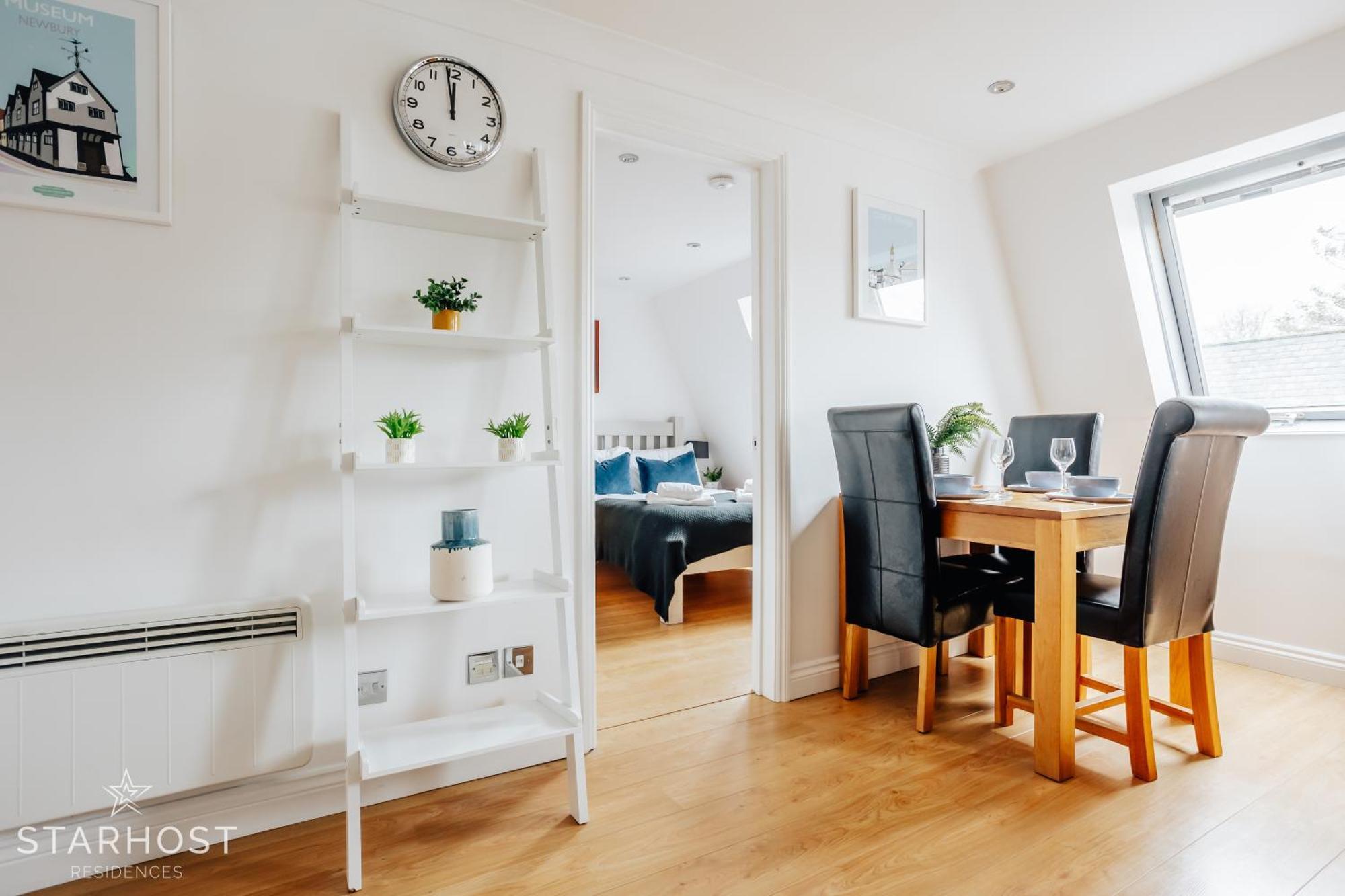 Central 3 Bed Apartment At Regents Court, Newbury Ньюбері Екстер'єр фото