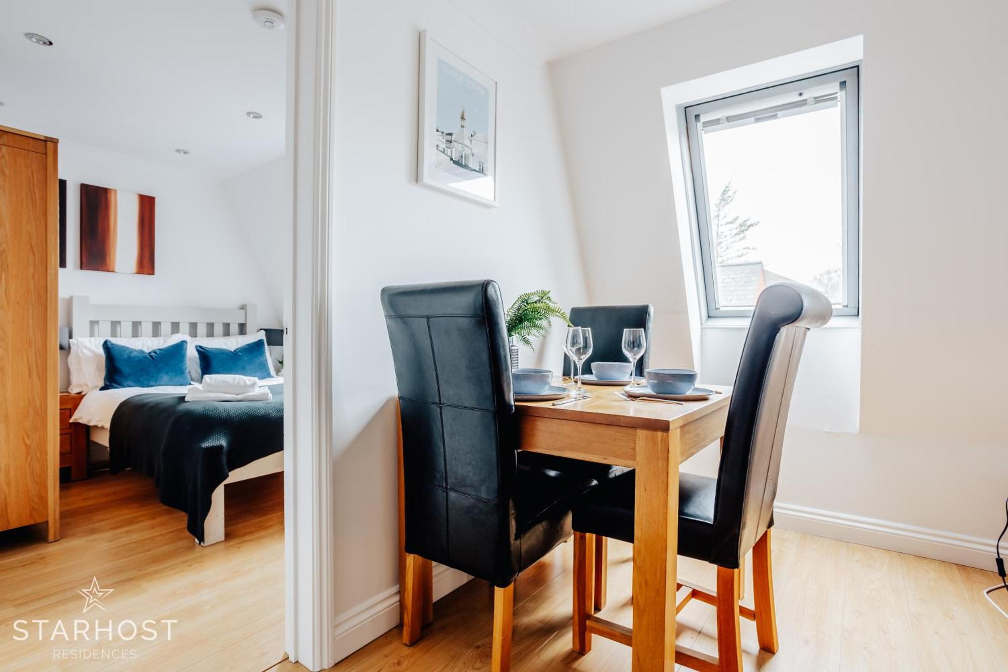 Central 3 Bed Apartment At Regents Court, Newbury Ньюбері Екстер'єр фото