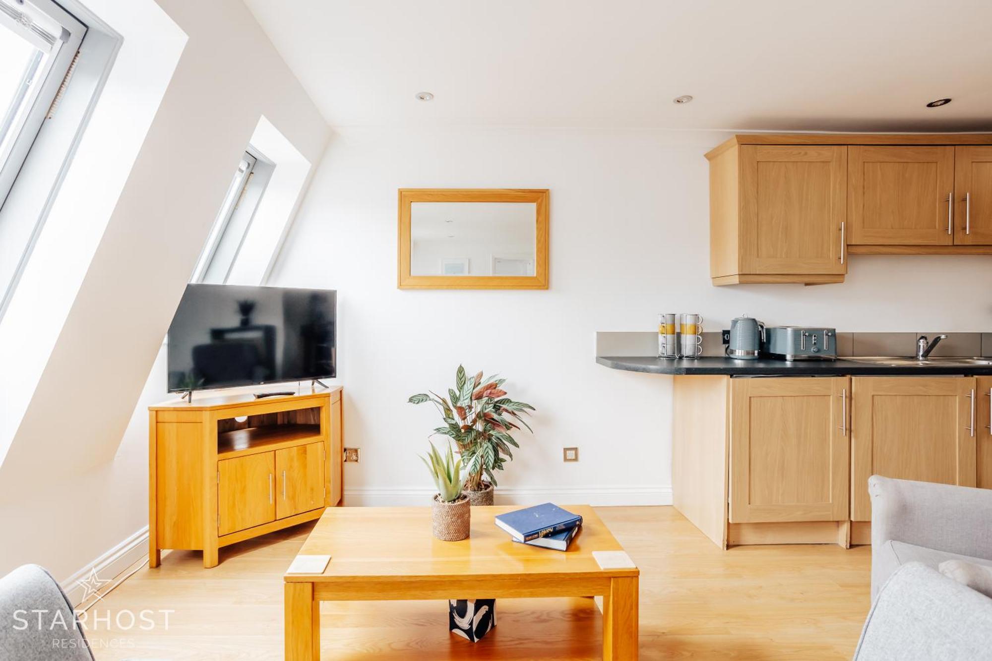 Central 3 Bed Apartment At Regents Court, Newbury Ньюбері Екстер'єр фото