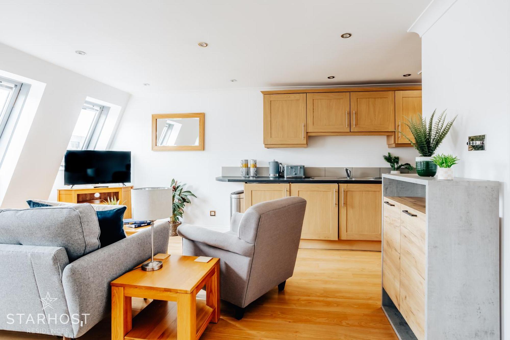 Central 3 Bed Apartment At Regents Court, Newbury Ньюбері Екстер'єр фото