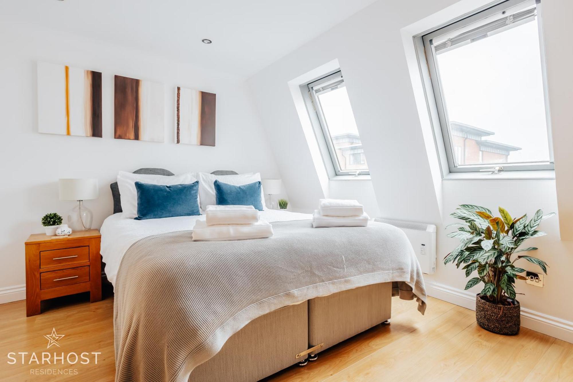 Central 3 Bed Apartment At Regents Court, Newbury Ньюбері Екстер'єр фото