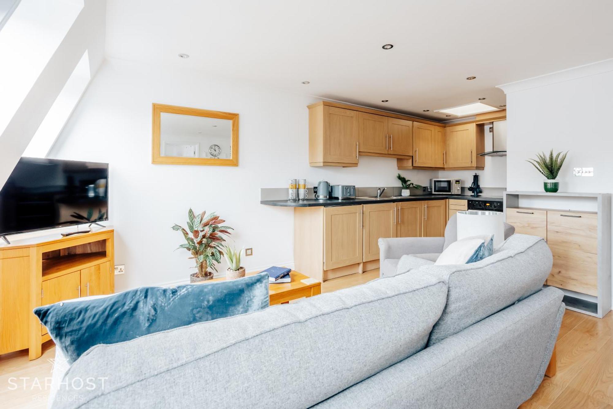 Central 3 Bed Apartment At Regents Court, Newbury Ньюбері Екстер'єр фото