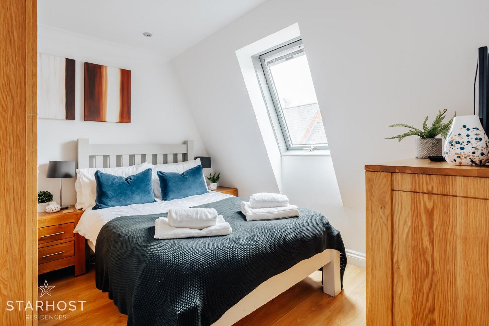 Central 3 Bed Apartment At Regents Court, Newbury Ньюбері Екстер'єр фото