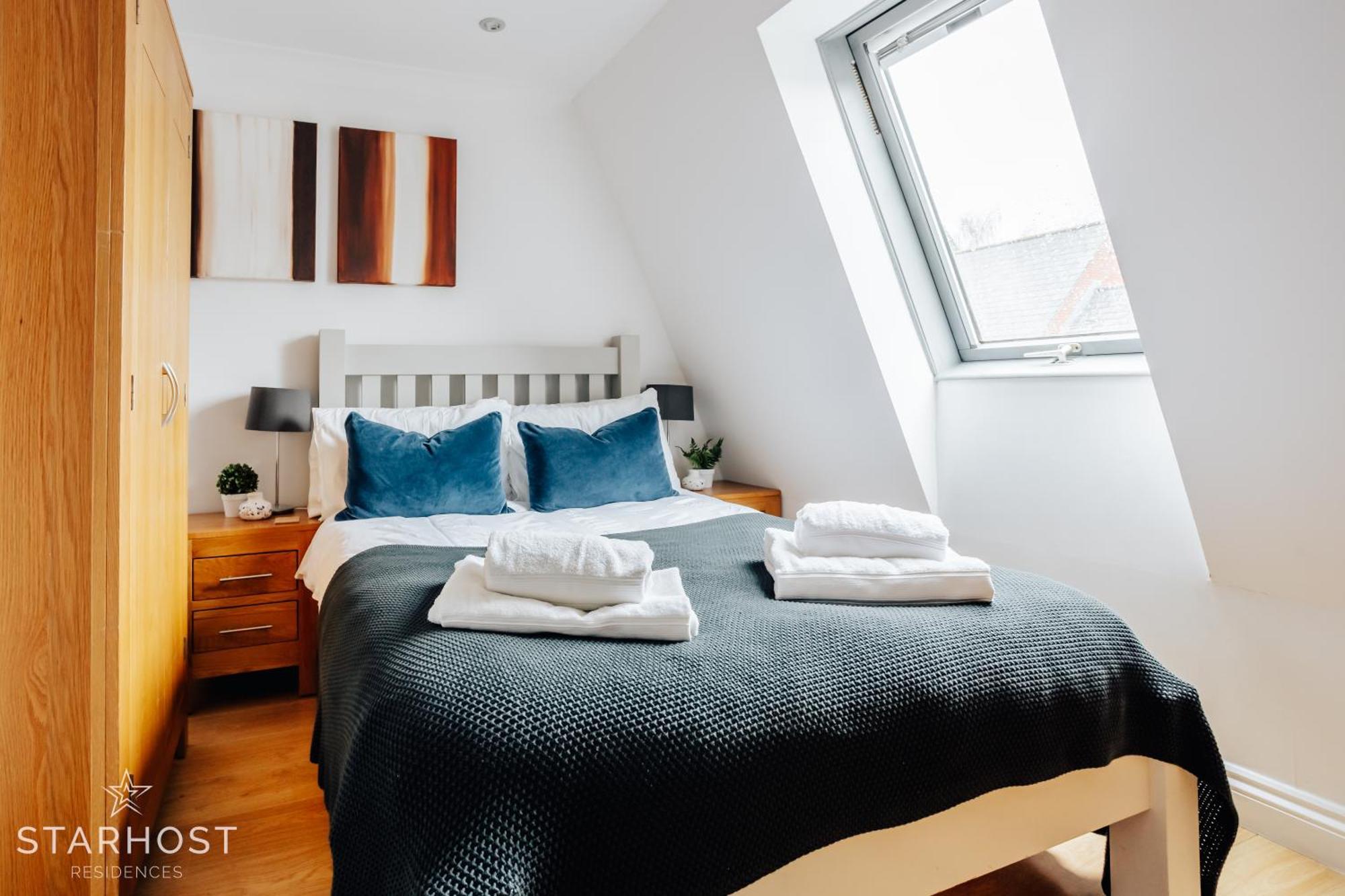 Central 3 Bed Apartment At Regents Court, Newbury Ньюбері Екстер'єр фото