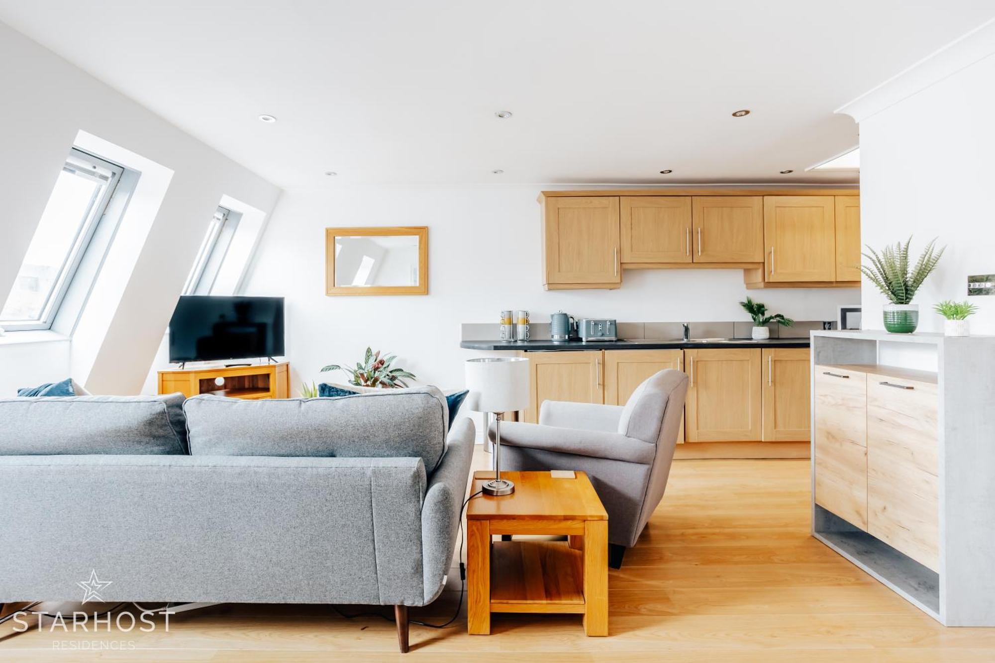 Central 3 Bed Apartment At Regents Court, Newbury Ньюбері Екстер'єр фото