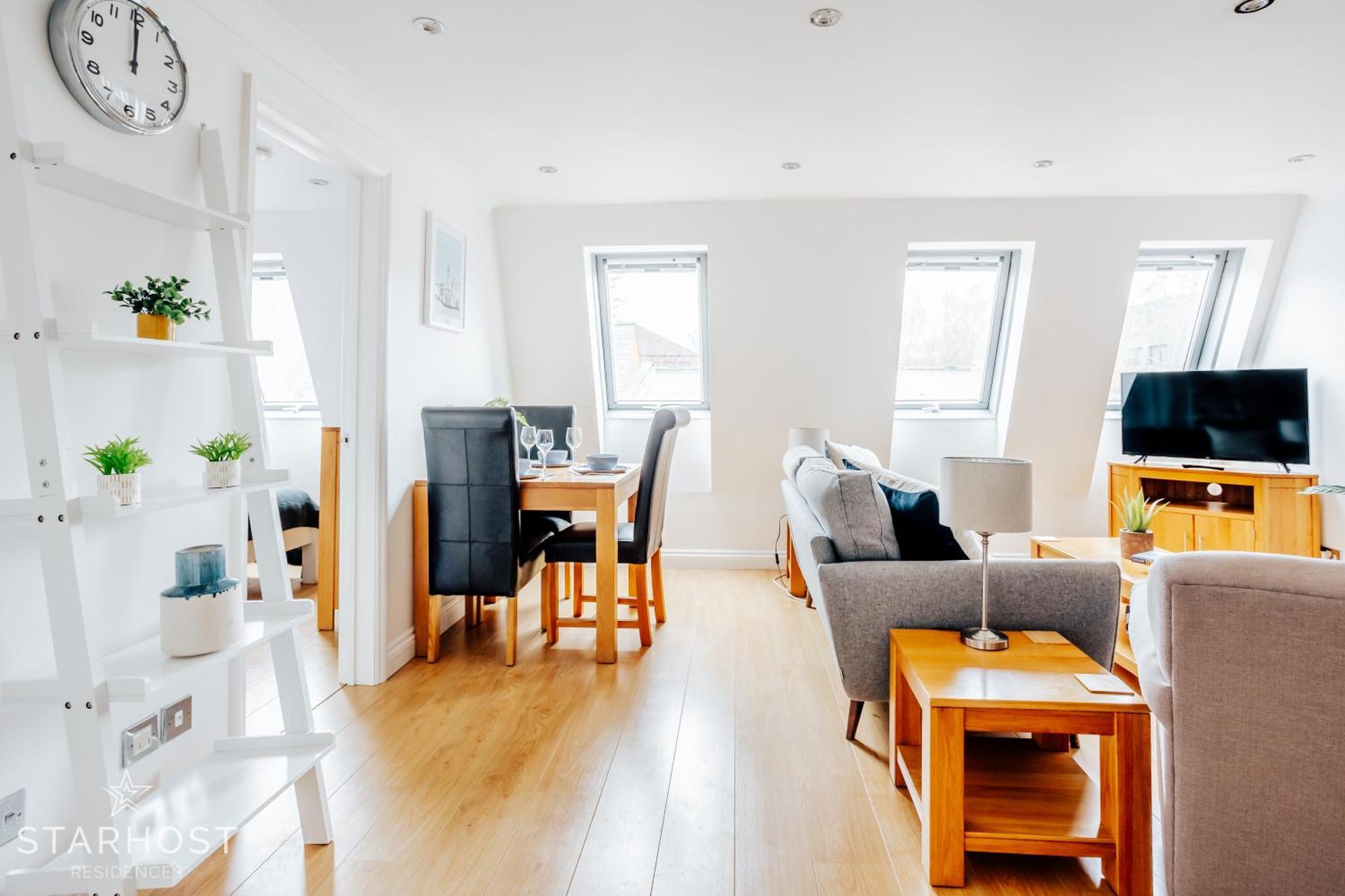 Central 3 Bed Apartment At Regents Court, Newbury Ньюбері Екстер'єр фото